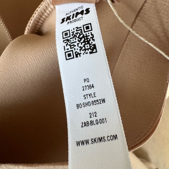 SKIMS Clay high waisted shorts - Picture 9 of 9